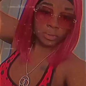 Meet your Posher, Danae